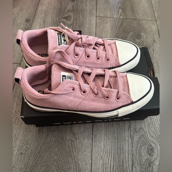 NEW Converse Women's Pink Low Top  Sneakers - Picture 3 of 6